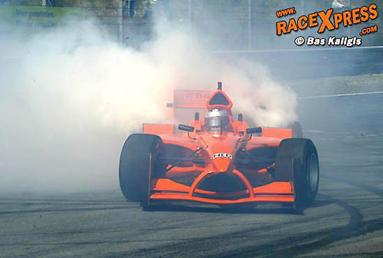 Jos Verstappen gaat met een FA1 bolide door Lelystad scheuren